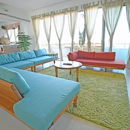 Alhumbra House Никосия